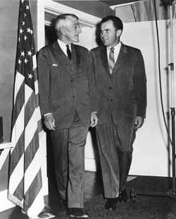 理查德·尼克松和莱弗里特·索尔顿斯托的黑白照片